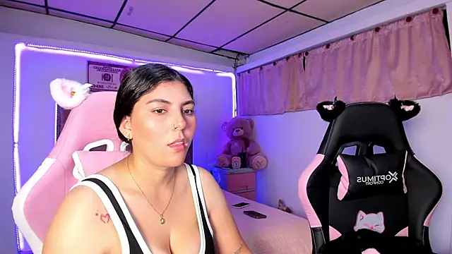 Snapshot of Cristal_Smith20 chatting on April 3, 1:25 am Cristal Smith20 online show from April 3, 1:25 am