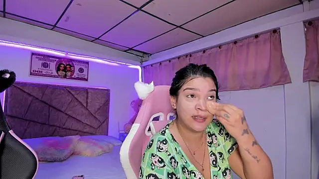 Snapshot of Cristal_Smith20 chatting on April 7, 12:05 pm Cristal Smith20 online show from April 7, 12:05 pm