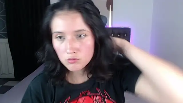 amy royale online show from February 18, 7:30 pm