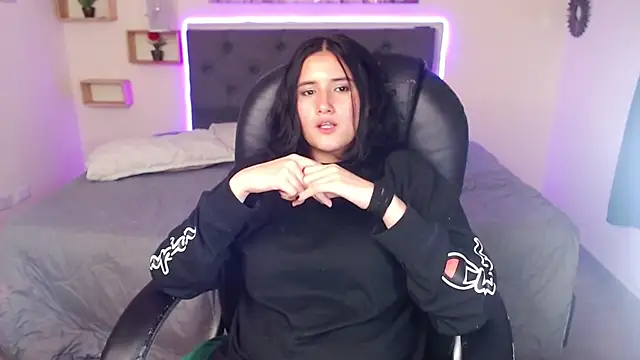 amy royale online show from February 23, 7:33 am