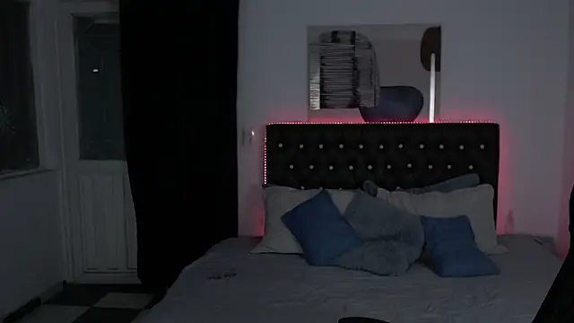 amy royale online show from March 7, 1:42 am