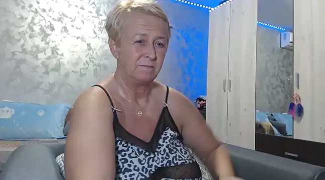 Snapshot of RosesandLillies chatting on December 28, 7:01 pm RosesandLillies online show from December 28, 7:01 pm