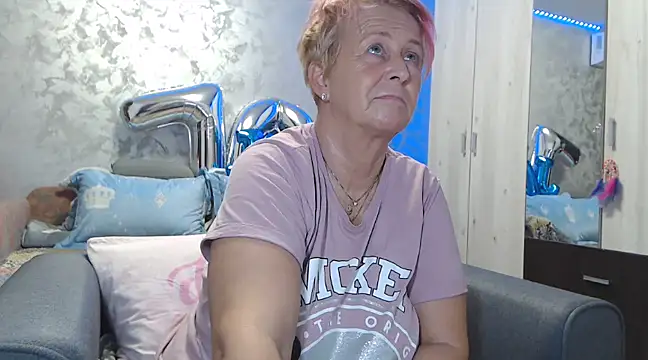 Snapshot of RosesandLillies chatting on January 1, 3:57 pm RosesandLillies online show from January 1, 3:57 pm