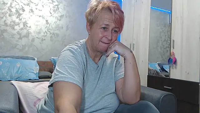 Snapshot of RosesandLillies chatting on January 2, 6:34 pm RosesandLillies online show from January 2, 6:34 pm