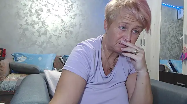 Snapshot of RosesandLillies chatting on January 6, 6:31 pm RosesandLillies online show from January 6, 6:31 pm