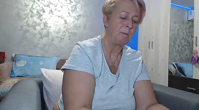 Snapshot of RosesandLillies chatting on January 7, 6:24 pm RosesandLillies online show from January 7, 6:24 pm