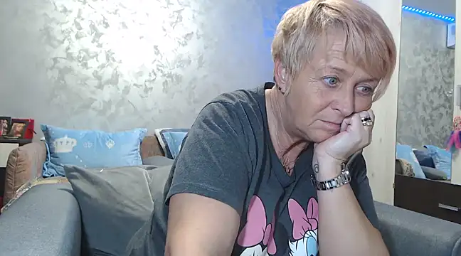 Snapshot of RosesandLillies chatting on January 12, 5:44 pm RosesandLillies online show from January 12, 5:44 pm