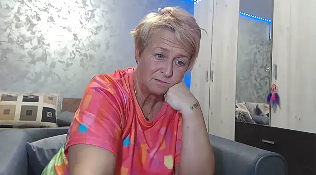 Snapshot of RosesandLillies chatting on January 17, 6:33 pm RosesandLillies online show from January 17, 6:33 pm