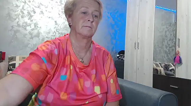 Snapshot of RosesandLillies chatting on January 18, 7:26 pm RosesandLillies online show from January 18, 7:26 pm