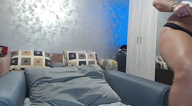 Snapshot of RosesandLillies chatting on January 18, 10:28 pm RosesandLillies online show from January 18, 10:28 pm