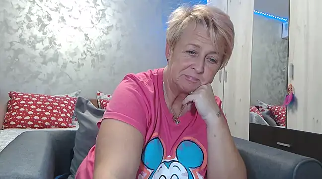 Snapshot of RosesandLillies chatting on January 20, 6:53 pm RosesandLillies online show from January 20, 6:53 pm