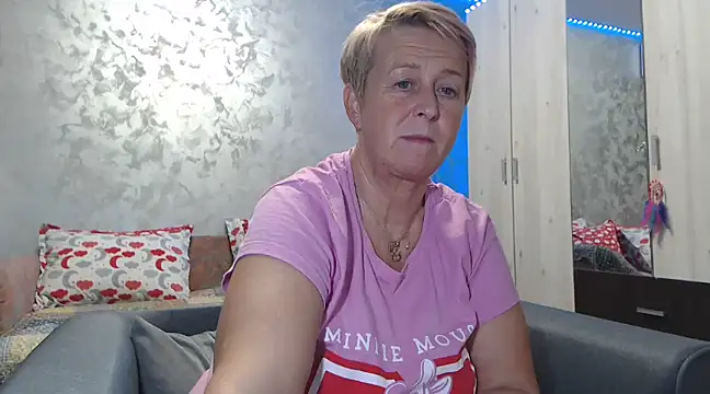 Snapshot of RosesandLillies chatting on January 24, 6:35 pm RosesandLillies online show from January 24, 6:35 pm