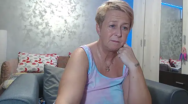 Snapshot of RosesandLillies chatting on January 25, 10:07 pm RosesandLillies online show from January 25, 10:07 pm