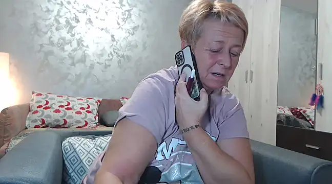 Snapshot of RosesandLillies chatting on January 28, 6:07 pm RosesandLillies online show from January 28, 6:07 pm