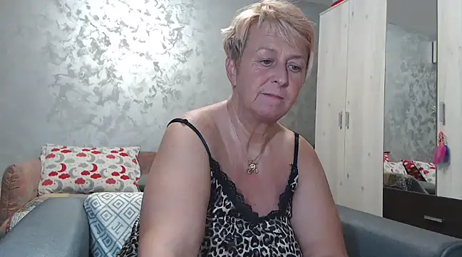 Snapshot of RosesandLillies chatting on January 30, 5:49 pm RosesandLillies online show from January 30, 5:49 pm