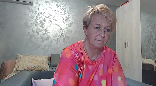 Snapshot of RosesandLillies chatting on February 2, 5:48 pm RosesandLillies online show from February 2, 5:48 pm