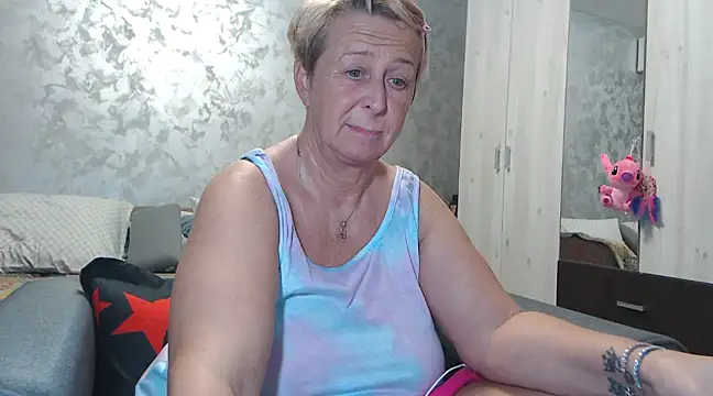 Snapshot of RosesandLillies chatting on February 9, 4:40 pm RosesandLillies online show from February 9, 4:40 pm