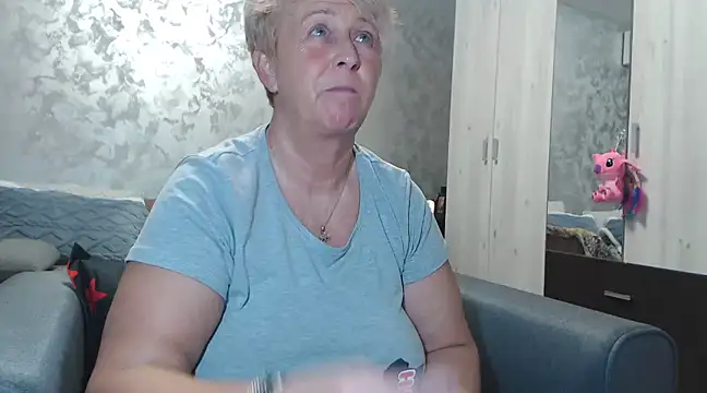 Snapshot of RosesandLillies chatting on February 10, 5:30 pm RosesandLillies online show from February 10, 5:30 pm