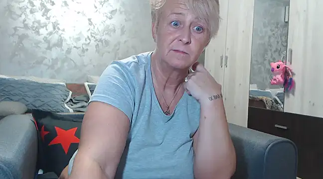 Snapshot of RosesandLillies chatting on February 10, 8:31 pm RosesandLillies online show from February 10, 8:31 pm