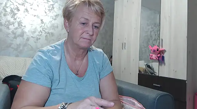 Snapshot of RosesandLillies chatting on February 12, 5:16 pm RosesandLillies online show from February 12, 5:16 pm