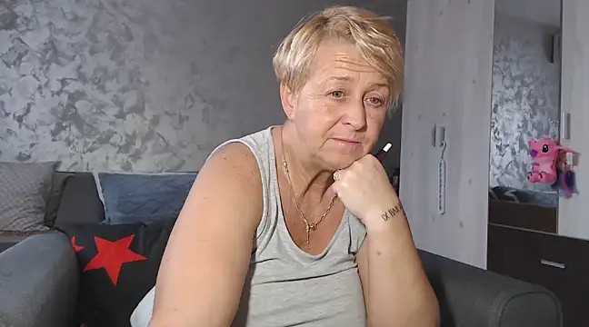 Snapshot of RosesandLillies chatting on February 19, 2:55 pm RosesandLillies online show from February 19, 2:55 pm