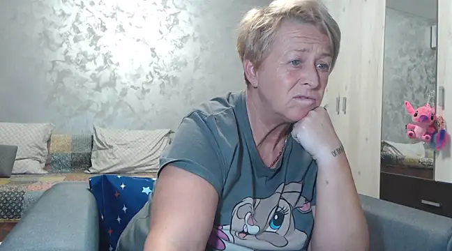 Snapshot of RosesandLillies chatting on February 21, 5:53 pm RosesandLillies online show from February 21, 5:53 pm