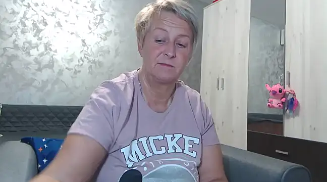 Snapshot of RosesandLillies chatting on February 22, 5:46 pm RosesandLillies online show from February 22, 5:46 pm