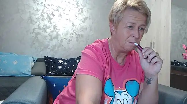 Snapshot of RosesandLillies chatting on February 25, 6:09 pm RosesandLillies online show from February 25, 6:09 pm