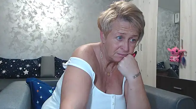 Snapshot of RosesandLillies chatting on February 28, 5:37 pm RosesandLillies online show from February 28, 5:37 pm