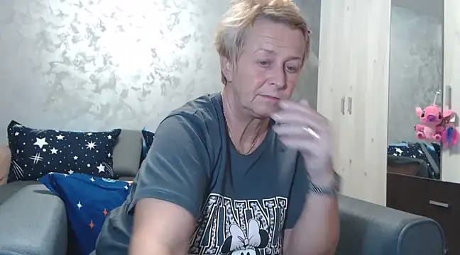 Snapshot of RosesandLillies chatting on March 5, 5:39 pm RosesandLillies online show from March 5, 5:39 pm