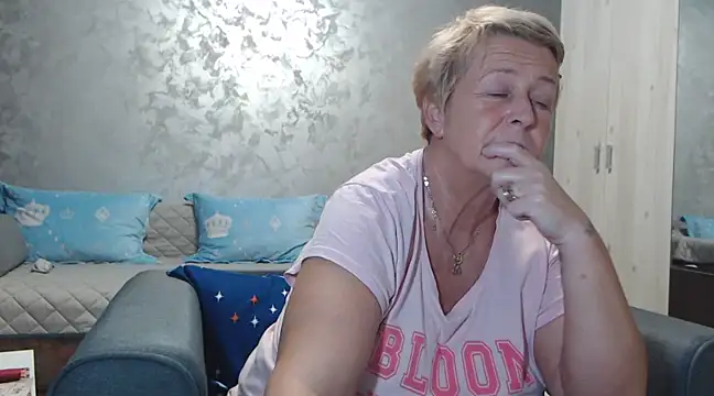 Snapshot of RosesandLillies chatting on March 7, 4:55 pm RosesandLillies online show from March 7, 4:55 pm