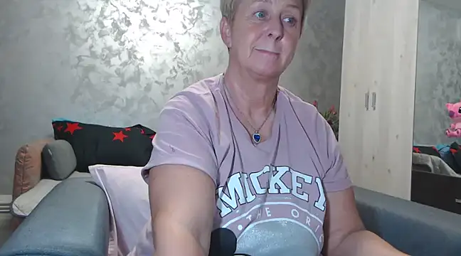 Snapshot of RosesandLillies chatting on March 11, 5:57 pm RosesandLillies online show from March 11, 5:57 pm