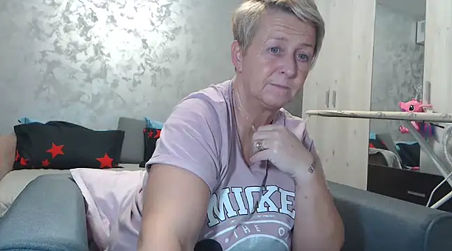 Snapshot of RosesandLillies chatting on March 12, 5:49 pm RosesandLillies online show from March 12, 5:49 pm