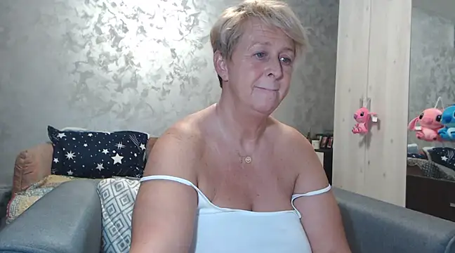 Snapshot of RosesandLillies chatting on March 20, 8:29 pm RosesandLillies online show from March 20, 8:29 pm