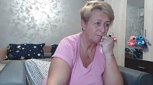 Snapshot of RosesandLillies chatting on March 21, 6:18 pm RosesandLillies online show from March 21, 6:18 pm