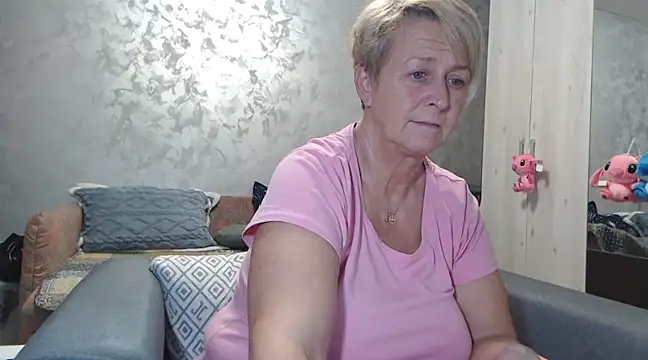 Snapshot of RosesandLillies chatting on March 22, 6:14 pm RosesandLillies online show from March 22, 6:14 pm