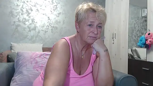 Snapshot of RosesandLillies chatting on September 17, 5:25 pm RosesandLillies online show from September 17, 5:25 pm