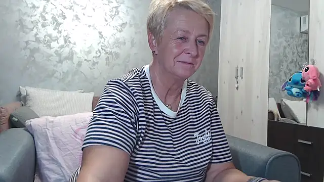 Snapshot of RosesandLillies chatting on September 18, 5:15 pm RosesandLillies online show from September 18, 5:15 pm