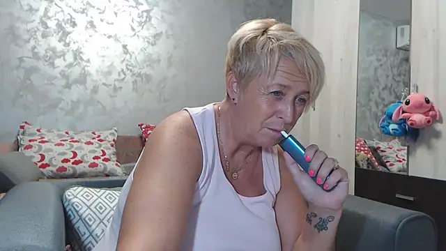 Snapshot of RosesandLillies chatting on September 24, 5:16 pm RosesandLillies online show from September 24, 5:16 pm