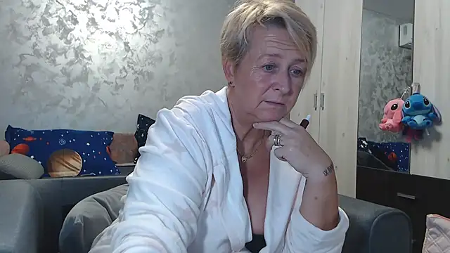 Snapshot of RosesandLillies chatting on October 9, 3:54 pm RosesandLillies online show from October 9, 3:54 pm