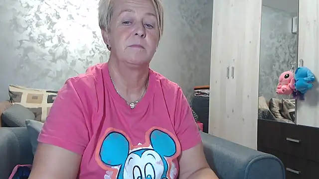 Snapshot of RosesandLillies chatting on October 11, 4:49 pm RosesandLillies online show from October 11, 4:49 pm