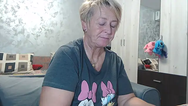 Snapshot of RosesandLillies chatting on October 14, 4:41 pm RosesandLillies online show from October 14, 4:41 pm