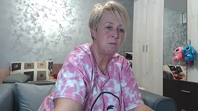 Snapshot of RosesandLillies chatting on October 16, 5:47 pm RosesandLillies online show from October 16, 5:47 pm