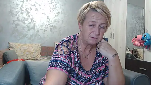 Snapshot of RosesandLillies chatting on October 20, 4:07 pm RosesandLillies online show from October 20, 4:07 pm