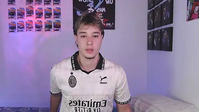 Snapshot of jack_walker190 chatting on December 2, 8:37 pm jack walker190 online show from December 2, 8:37 pm