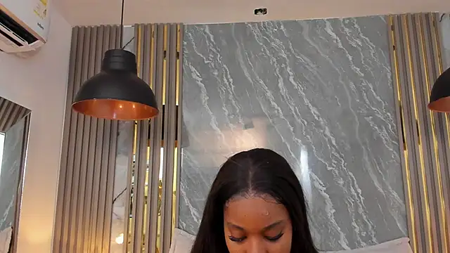Snapshot of EmilyDiaaz chatting on June 22, 12:35 pm EmilyDiaaz online show from June 22, 12:35 pm