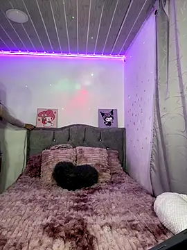 Emily-teen online show from November 6, 7:37 pm