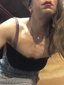 julielopes online show from December 17, 6:03 pm