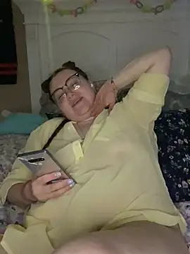 HTXBELLE online show from March 4, 1:06 pm