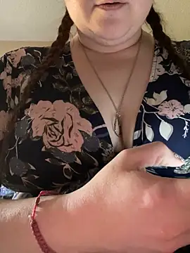 HTXBELLE online show from March 6, 11:20 pm